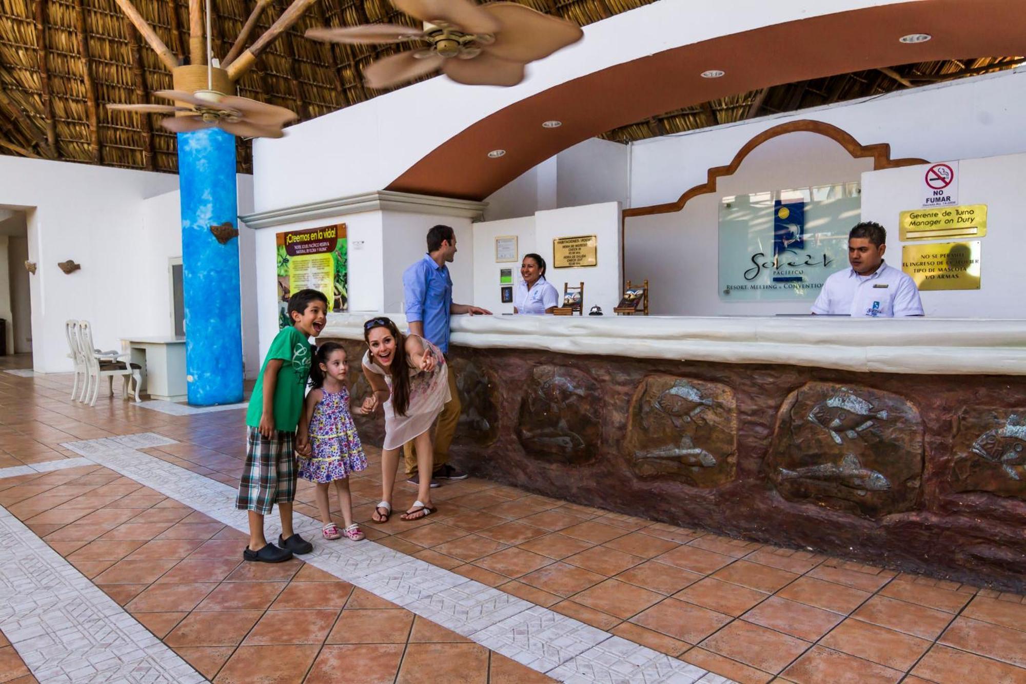 Hotel Soleil Pacifico Chulamar Екстериор снимка